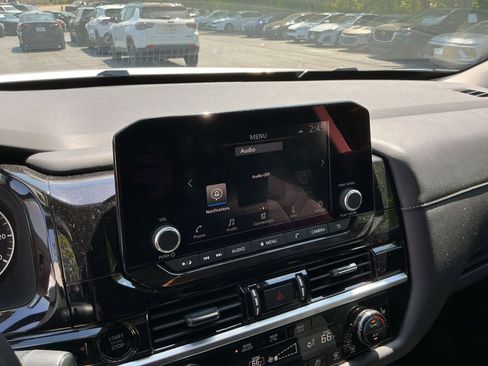 Used 2025 Nissan Pathfinder SV image 17