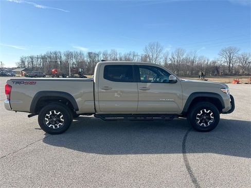 Used 2016 Toyota Tacoma TRD Off-Road image 14