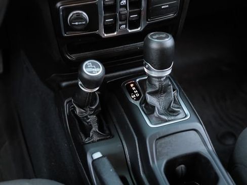 Used 2022 Jeep Wrangler Unlimited Sport AWD/4WD image 43
