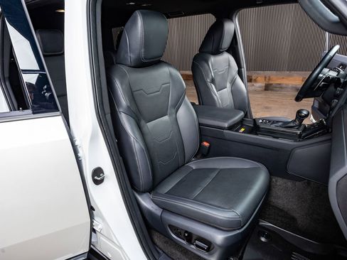 Used 2024 Lexus GX 550 w/ Accessory Package (2T) AWD/4WD image 29