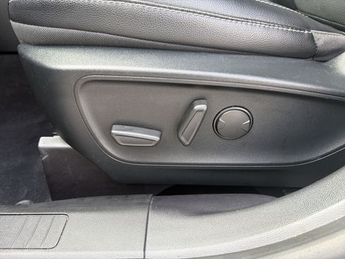 Used 2020 Ford Escape Titanium AWD/4WD image 23