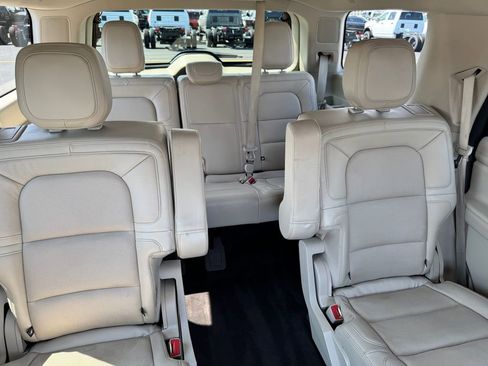 Used 2021 Lincoln Navigator Reserve w/ Luxury Package AWD/4WD image 19