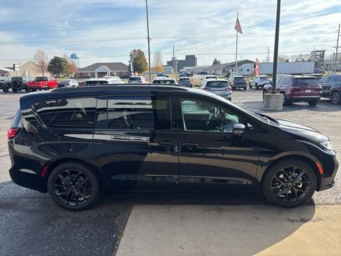 New 2026 Chrysler Pacifica Select w/ S Appearance Package image 9