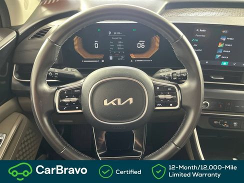 Used 2025 Kia Carnival FWD image 22