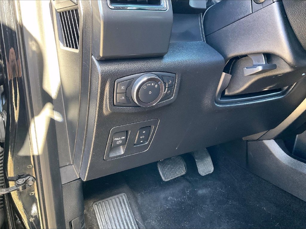Used 2018 Ford F150 XLT w/ Equipment Group 302A Luxury AWD/4WD image 26