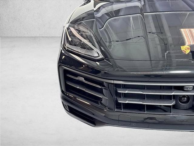 Used 2026 Porsche Cayenne AWD/4WD image 28
