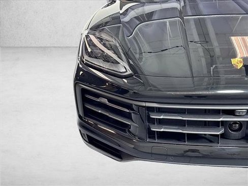 Used 2026 Porsche Cayenne AWD/4WD image 28