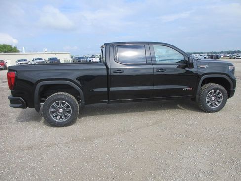 New 2026 GMC Sierra 1500 AT4 w/ AT4 Premium Package AWD/4WD image 3