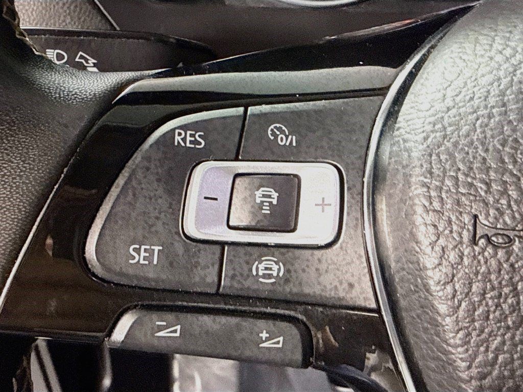 Used 2021 Volkswagen Tiguan SE AWD/4WD image 13