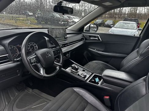 Used 2024 Mitsubishi Outlander SE Black Edition image 18