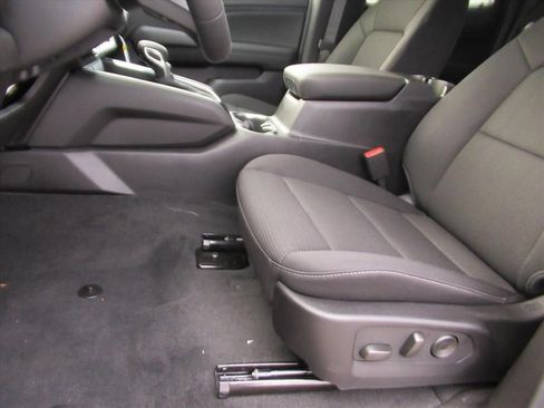 New 2026 GMC Canyon Elevation w/ Convenience Package image 17