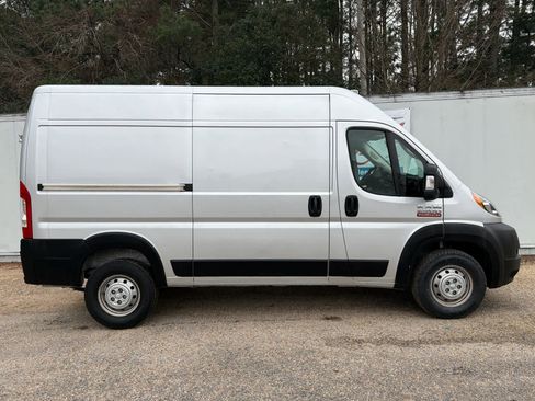 Used 2021 RAM ProMaster 2500 w/ Convenience Group image 2