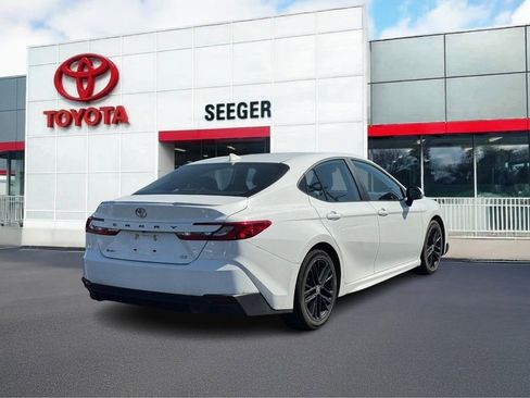 Certified 2025 Toyota Camry SE FWD image 3