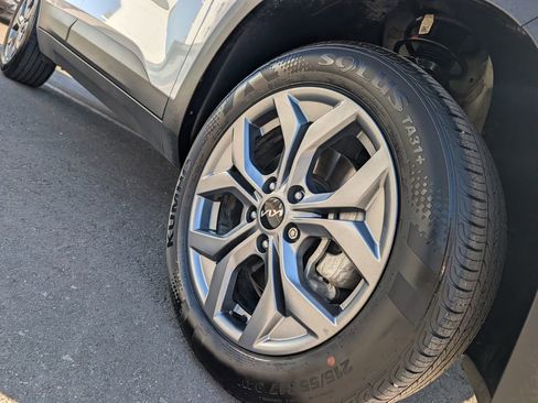 Certified 2024 Kia Seltos LX image 8