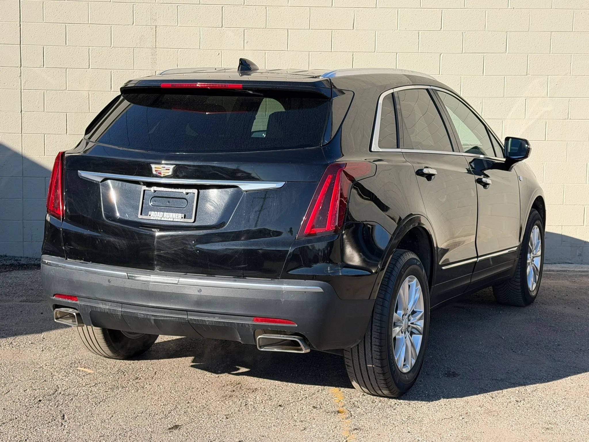 Used 2023 Cadillac XT5 Luxury w/ LPO, Floor Liner Package FWD image 4