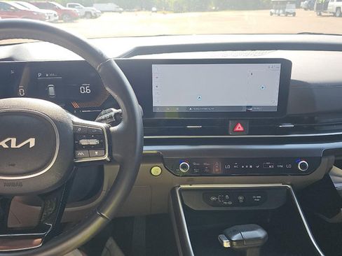 Certified 2025 Kia Carnival FWD image 5