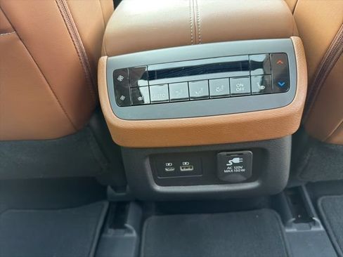 Used 2025 Nissan Pathfinder Platinum w/ Cargo Package AWD/4WD image 20
