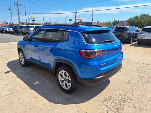 Used 2025 Jeep Compass Latitude AWD/4WD image 6
