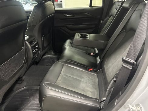Used 2025 Jeep Grand Cherokee Altitude AWD/4WD image 25