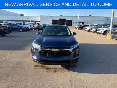 Used 2024 Chevrolet Trax LS w/ LS Convenience Package FWD image 3