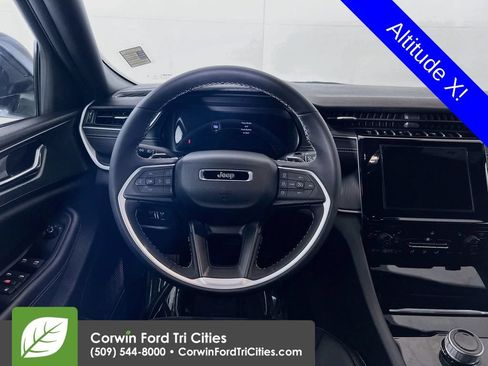 Used 2025 Jeep Grand Cherokee Altitude AWD/4WD image 26