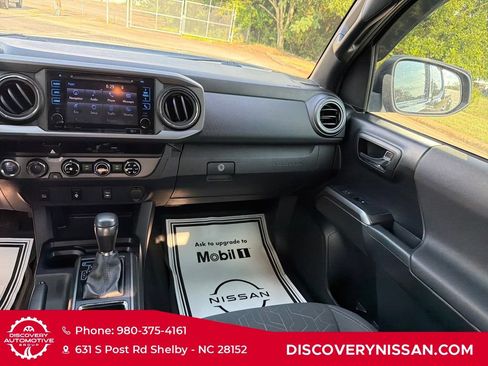 Used 2017 Toyota Tacoma TRD Off-Road w/ Tow Package AWD/4WD image 31