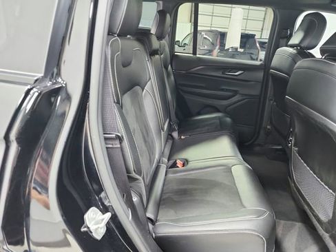 Used 2024 Jeep Grand Cherokee Altitude image 39