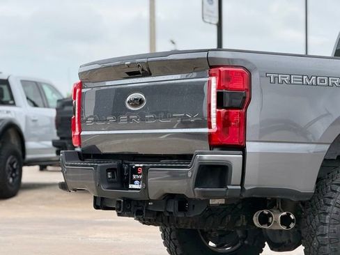 Used 2023 Ford F250 Lariat w/ Lariat Ultimate Package AWD/4WD image 13