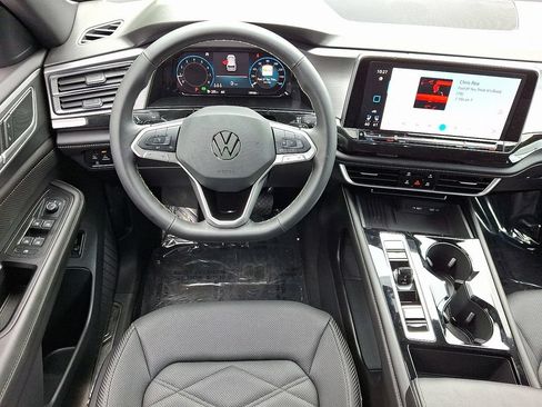 Used 2025 Volkswagen Atlas Cross Sport SE FWD image 11
