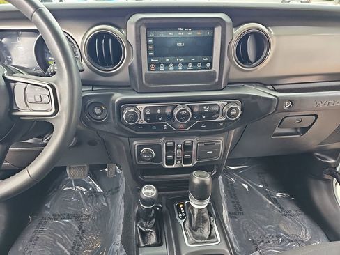 Used 2023 Jeep Wrangler Unlimited w/ Cold Weather Group image 19