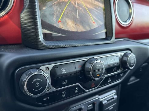 Used 2023 Jeep Wrangler Rubicon AWD/4WD image 20