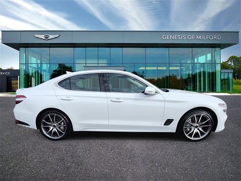 Used 2025 Genesis G70 2.5T image 4