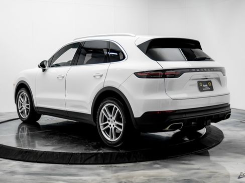 Used 2023 Porsche Cayenne image 8
