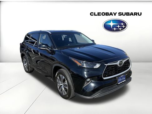 Used 2023 Toyota Highlander XLE image 1