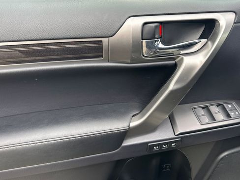 Used 2023 Lexus GX 460 Premium w/ Premium Package image 12