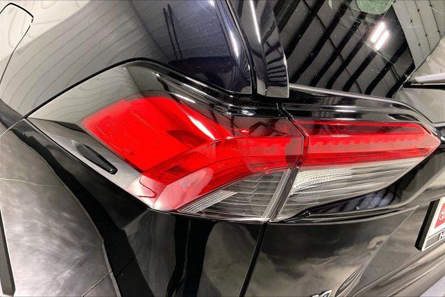 Certified 2020 Toyota RAV4 XLE w/ Convenience Package AWD/4WD image 30