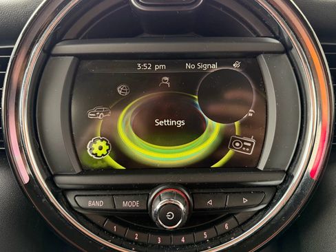 Used 2017 MINI Cooper 4-Door Hardtop image 19