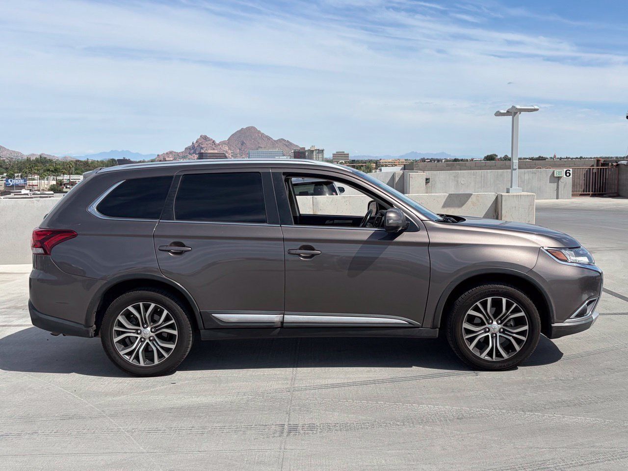 Used 2017 Mitsubishi Outlander SEL FWD image 3