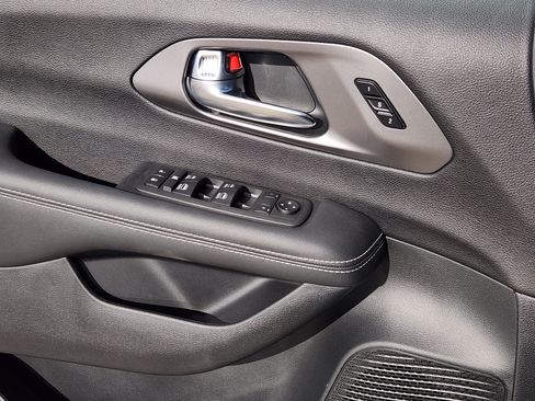 New 2026 Chrysler Pacifica Select image 18