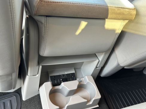 Used 2008 Chevrolet Silverado 1500 LT w/ EZ-Lift Tailgate Package image 14