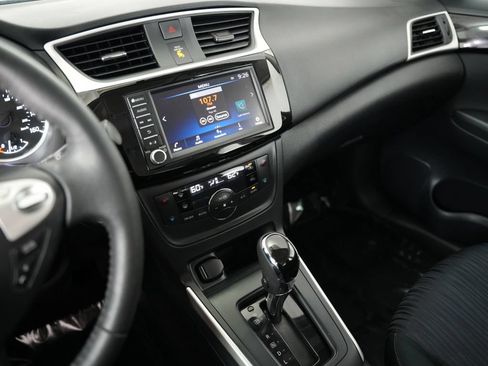 Used 2019 Nissan Sentra SV FWD image 18
