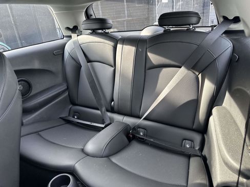 Used 2019 MINI Cooper S w/ Premium Package image 10