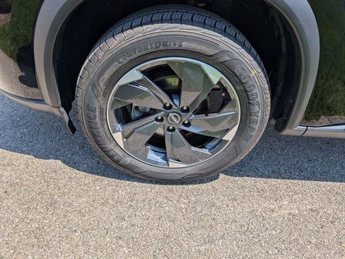 Used 2025 Nissan Rogue SV AWD/4WD image 27