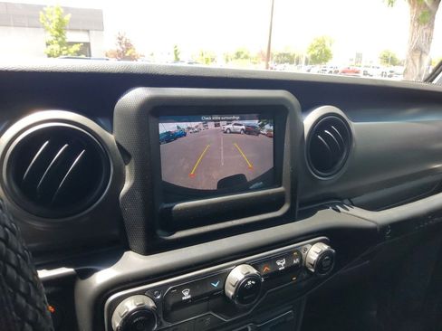 Used 2022 Jeep Wrangler Unlimited Sport AWD/4WD image 25