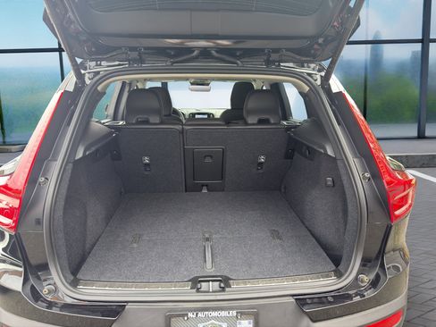 Used 2025 Volvo XC40 B5 Plus image 20