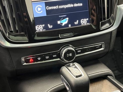 Used 2020 Volvo V90 T6 Cross Country image 17