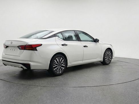 Used 2025 Nissan Altima 2.5 SV image 9