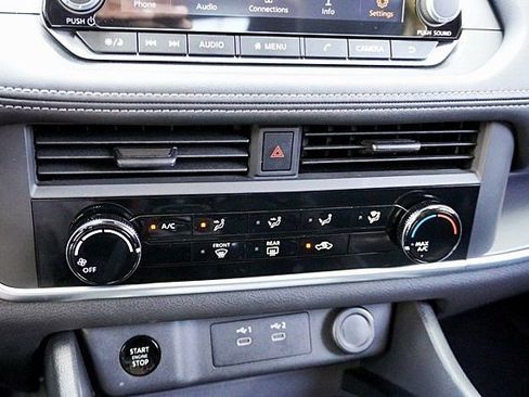 Used 2025 Nissan Rogue S image 27