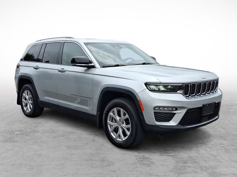 Used 2022 Jeep Grand Cherokee Limited w/ MOPAR Finishing Package AWD/4WD image 7