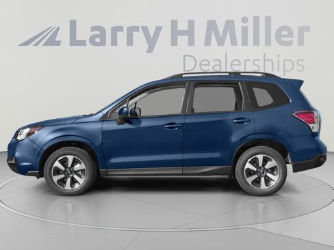 Used 2017 Subaru Forester 2.5i Premium AWD/4WD image 3